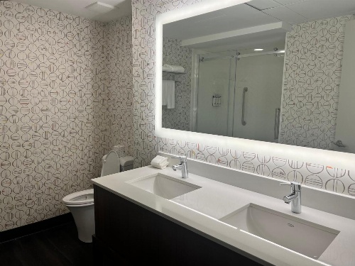 Holiday Inn Toronto Airport East image 2